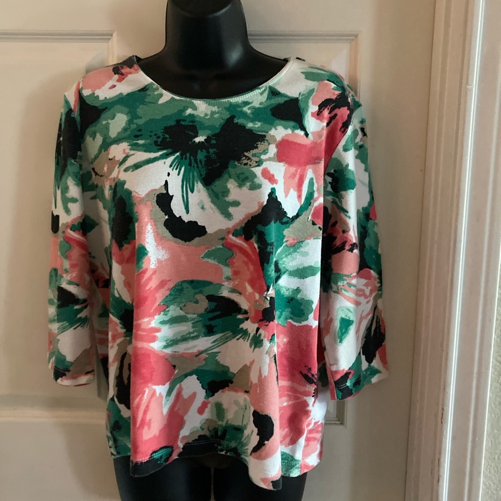 Multicolored tee